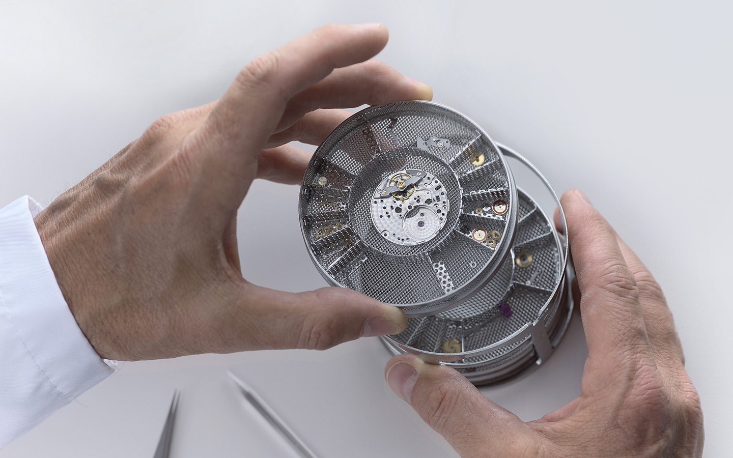 Manually Uploaded/Maria/Rolex/rolex-servicing-procedure-cleaning-the-movement_vgbfey